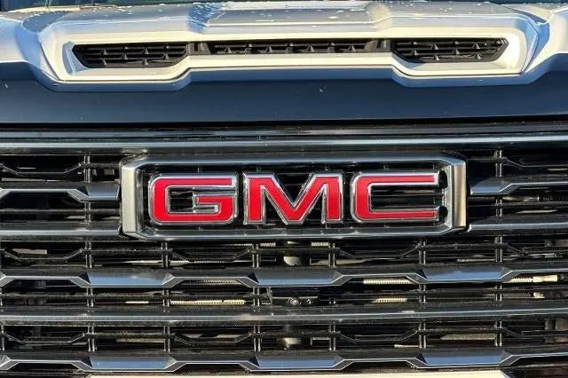2025 GMC Sierra 2500HD 4WD Crew Cab Standard Bed AT4
