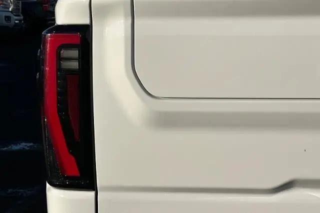 2025 GMC Sierra 2500HD 4WD Crew Cab Standard Bed AT4