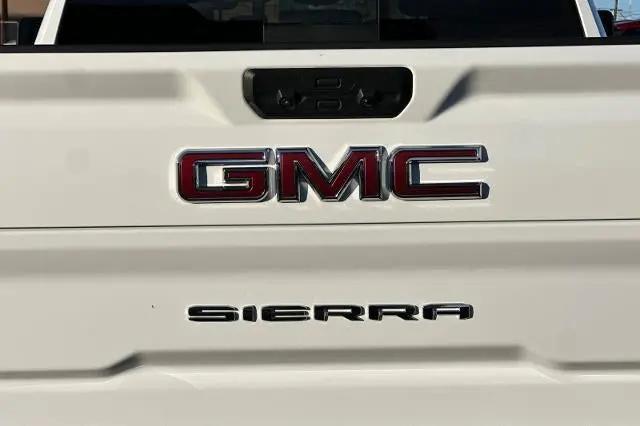 2025 GMC Sierra 2500HD 4WD Crew Cab Standard Bed AT4