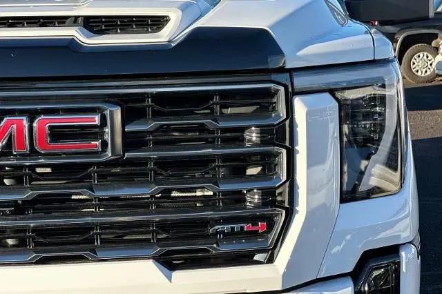 2025 GMC Sierra 2500HD 4WD Crew Cab Standard Bed AT4