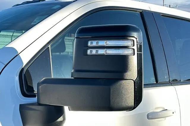 2025 GMC Sierra 2500HD 4WD Crew Cab Standard Bed AT4