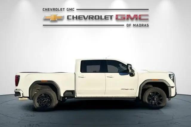 2025 GMC Sierra 2500HD 4WD Crew Cab Standard Bed AT4
