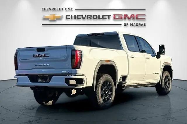 2025 GMC Sierra 2500HD 4WD Crew Cab Standard Bed AT4