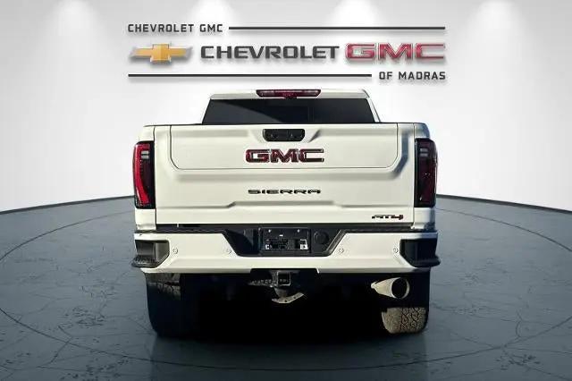 2025 GMC Sierra 2500HD 4WD Crew Cab Standard Bed AT4