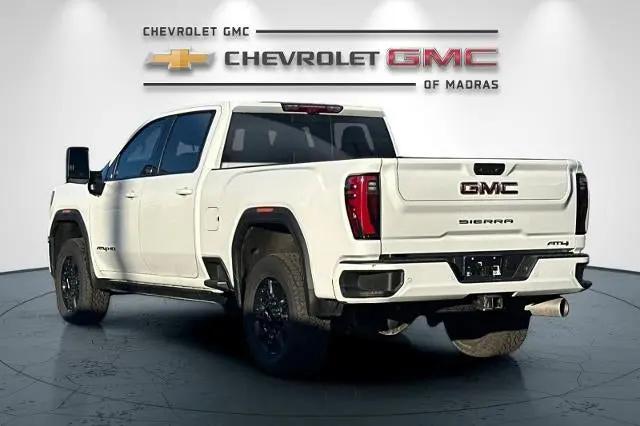 2025 GMC Sierra 2500HD 4WD Crew Cab Standard Bed AT4