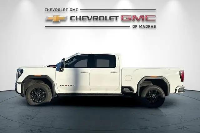 2025 GMC Sierra 2500HD 4WD Crew Cab Standard Bed AT4
