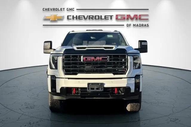 2025 GMC Sierra 2500HD 4WD Crew Cab Standard Bed AT4