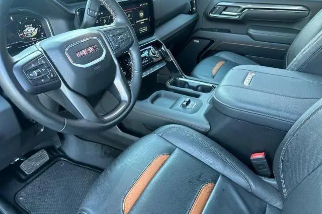 2025 GMC Sierra 2500HD 4WD Crew Cab Standard Bed AT4