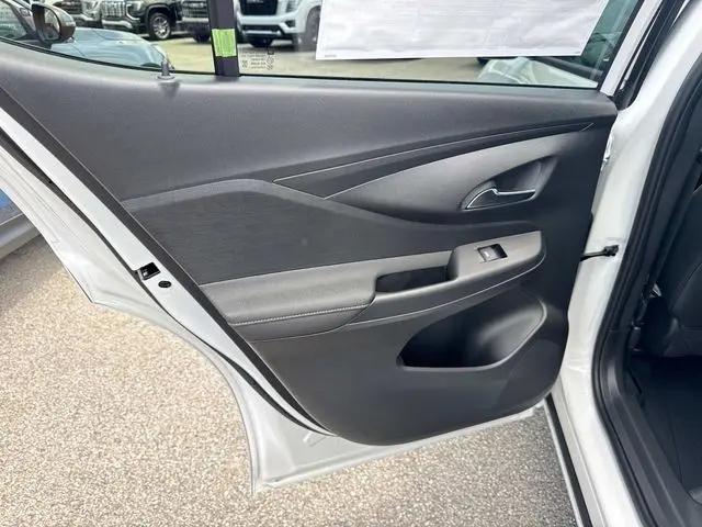 2026 Buick NV Avenir FWD