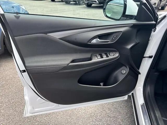 2026 Buick NV Avenir FWD