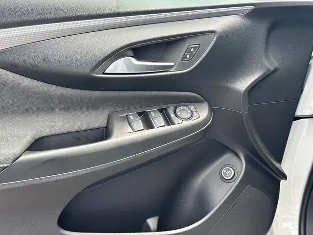 2026 Buick NV Avenir FWD