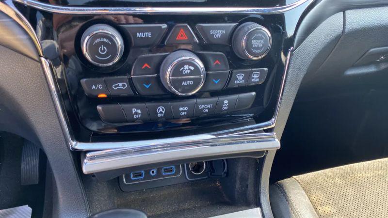 2019 Jeep Grand Cherokee Laredo