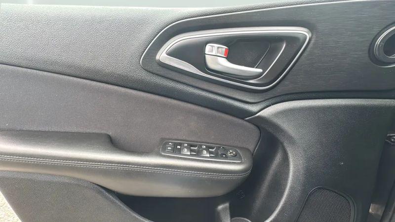 2015 Chrysler 200 LX
