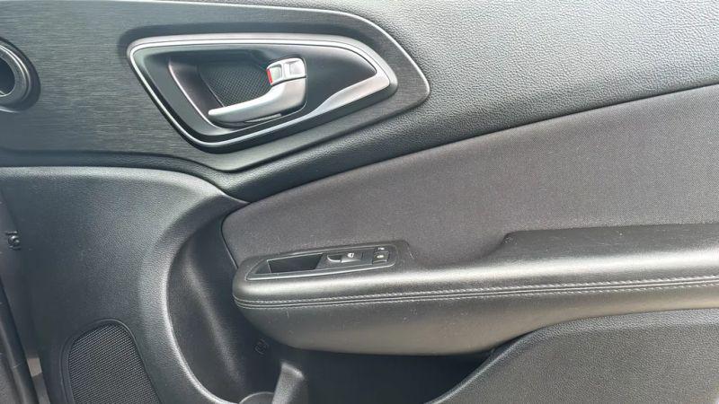 2015 Chrysler 200 LX