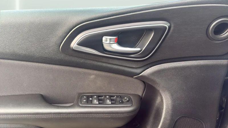 2015 Chrysler 200 LX