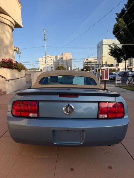 2007 Ford Mustang V6 Deluxe