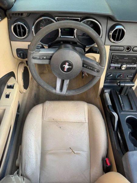 2007 Ford Mustang V6 Deluxe