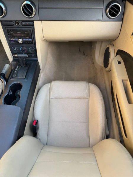 2007 Ford Mustang V6 Deluxe