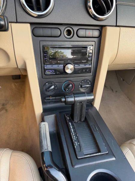 2007 Ford Mustang V6 Deluxe