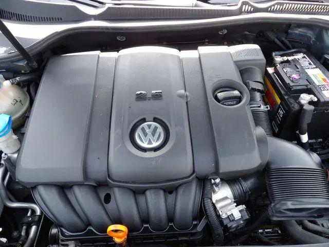 2013 Volkswagen Golf 2.5L 2-Door