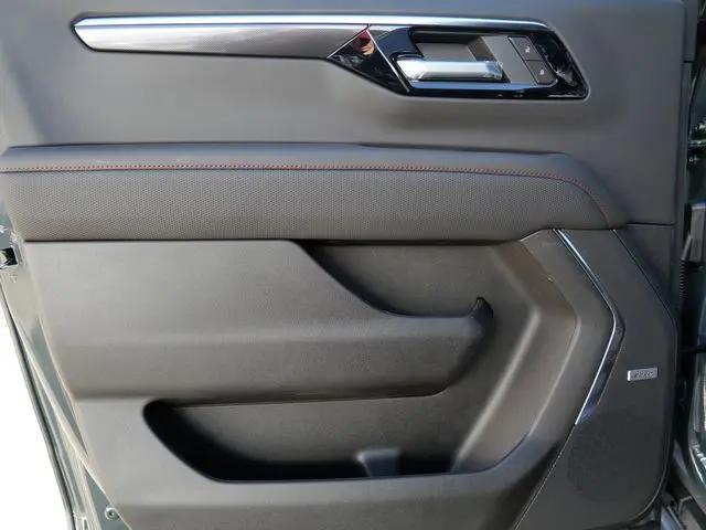 2026 Chevrolet Suburban RST, 4WD