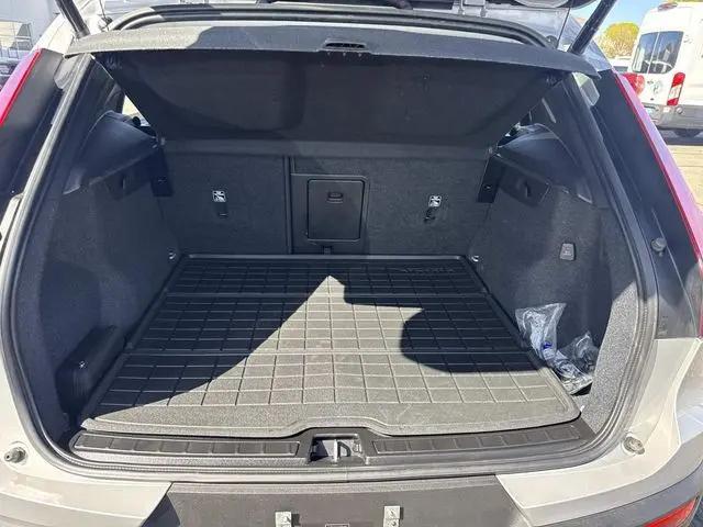 2023 Volvo XC40 B5 Ultimate Dark Theme