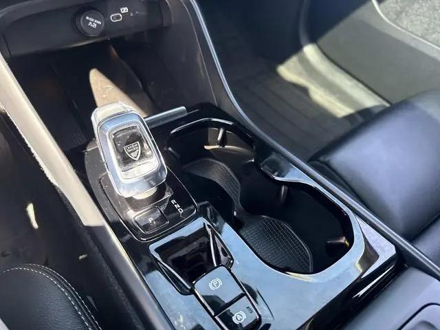 2023 Volvo XC40 B5 Ultimate Dark Theme