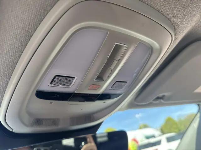 2023 Volvo XC40 B5 Ultimate Dark Theme