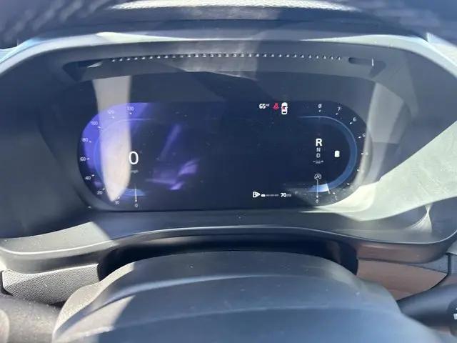 2023 Volvo XC40 B5 Ultimate Dark Theme