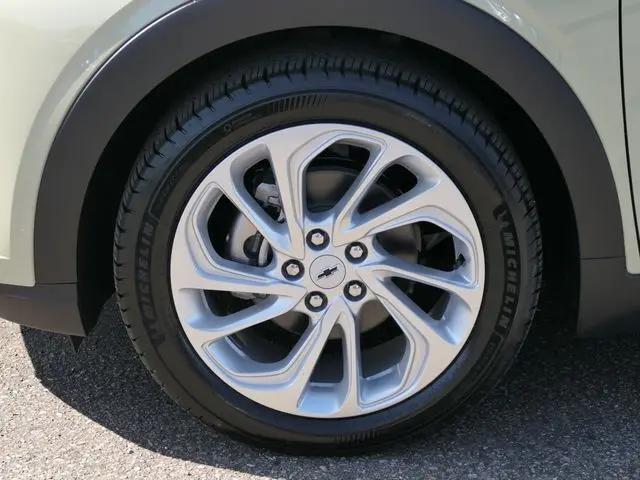 2027 Chevrolet Bolt LT FWD