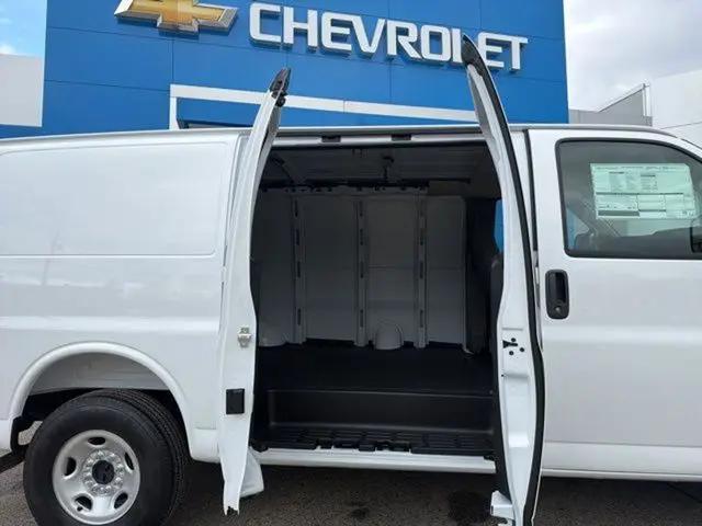 2026 Chevrolet Express Cargo Van 2500 Regular Wheelbase, WT, RWD