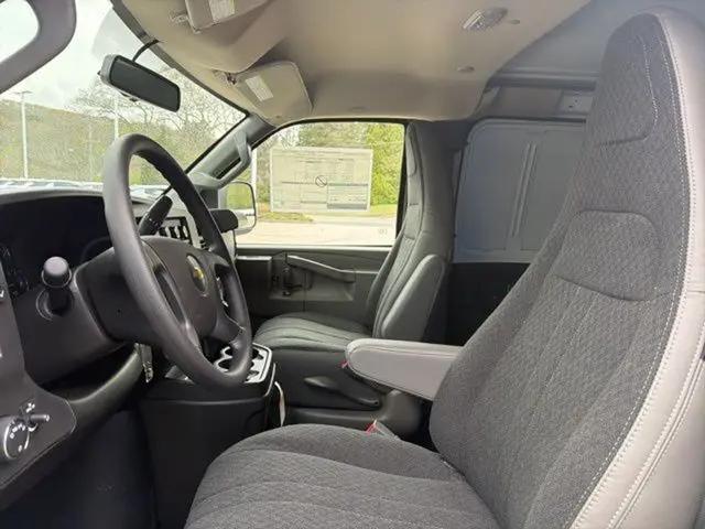 2026 Chevrolet Express Cargo Van 2500 Regular Wheelbase, WT, RWD
