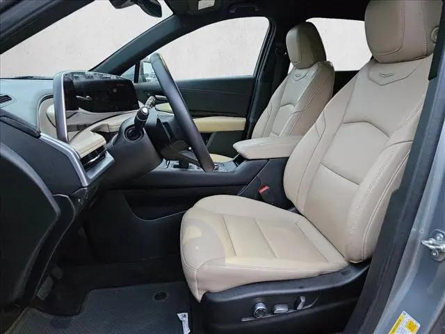 2025 Cadillac XT4 FWD Premium Luxury