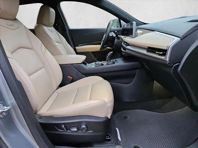 2025 Cadillac XT4 FWD Premium Luxury