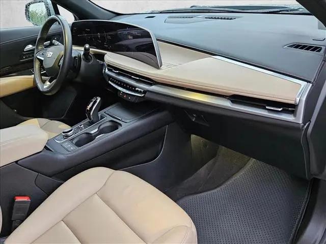 2025 Cadillac XT4 FWD Premium Luxury