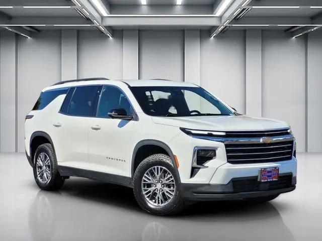 2024 Chevrolet Traverse FWD LT for sale in Selma, CA