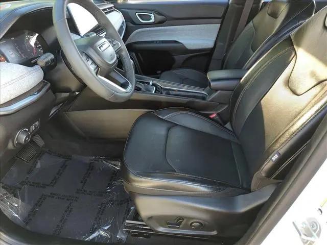 2023 Jeep Compass Latitude Lux FWD