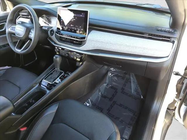 2023 Jeep Compass Latitude Lux FWD