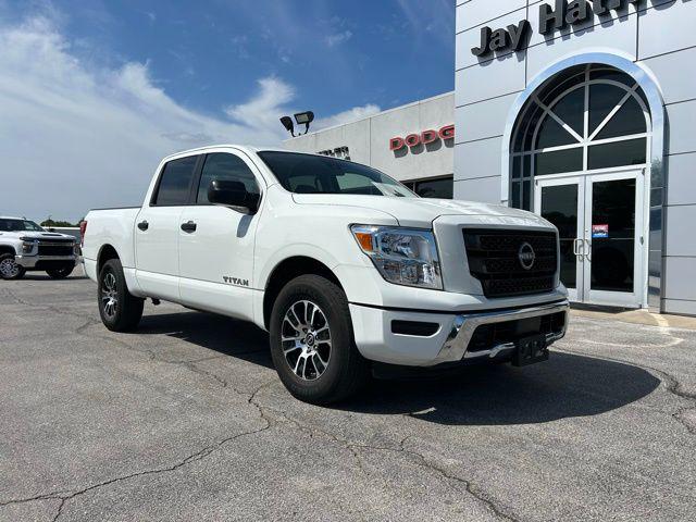 2024 Nissan Titan Crew Cab SV 4x4