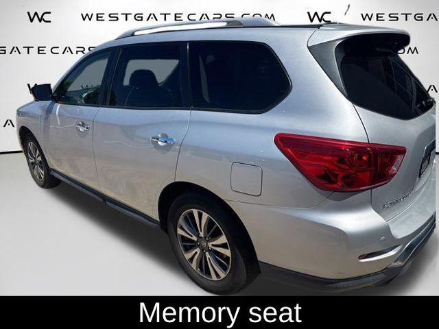 2017 Nissan Pathfinder SL