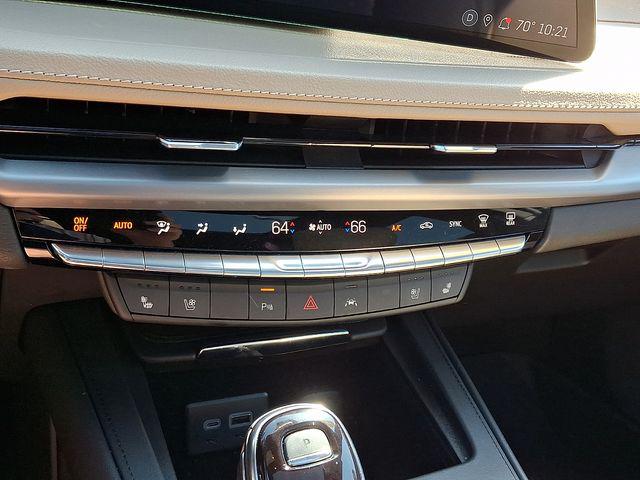 2024 Cadillac XT4 FWD Premium Luxury