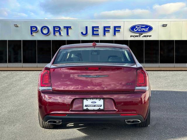 2023 Chrysler 300 Touring L