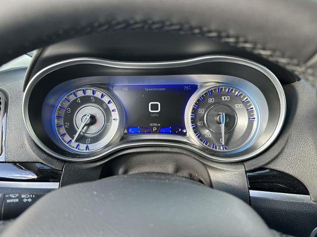 2023 Chrysler 300 Touring L