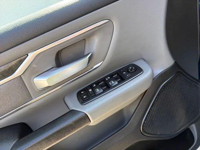 2019 Ram 1500 Big Horn/Lone Star Crew Cab 4x4 5'7" Box