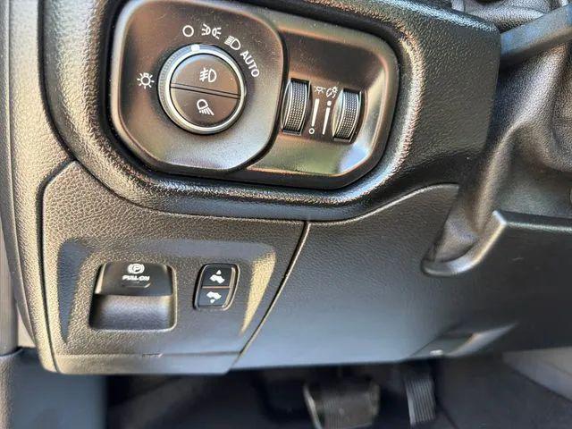2019 Ram 1500 Big Horn/Lone Star Crew Cab 4x4 5'7" Box