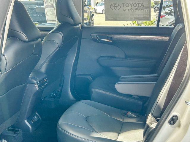 2026 Toyota Highlander Hybrid Platinum