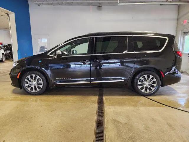 2025 Chrysler Pacifica Hybrid Pinnacle for sale in Tipton, IN