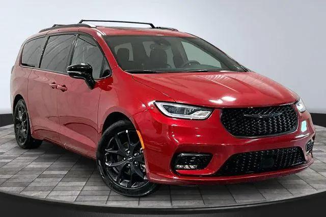 2025 Chrysler Pacifica Limited for sale in Roanoke, IN