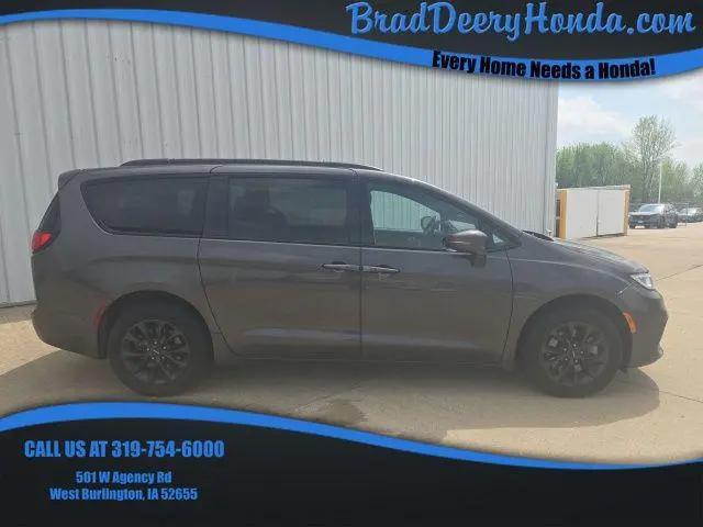 2021 Chrysler Pacifica Touring AWD for sale in West Burlington, IA
