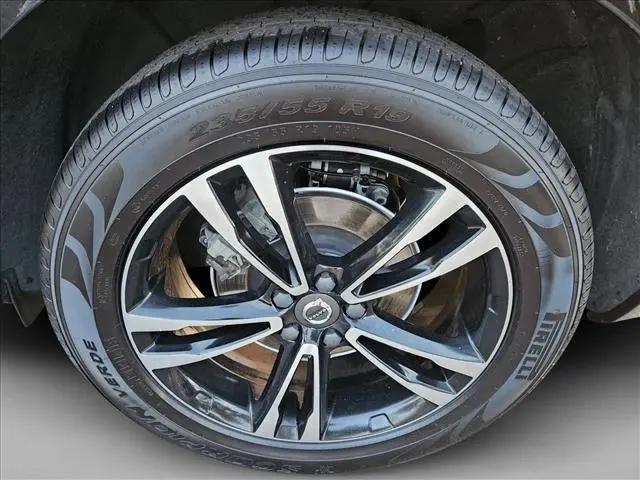 2019 Volvo XC60 T5 Momentum